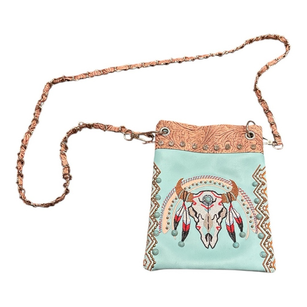 Western cowgirl southwest vines all wrapped into this cute crossbody. B 17